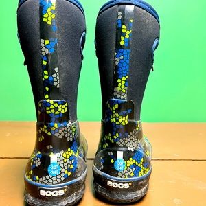 Bog Boots, Youth Boys Size 2, (Bogs run big, so can fit size 3)